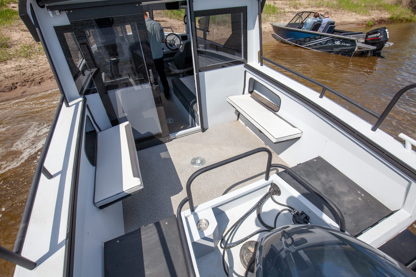 REALCRAFT 700 Cabin