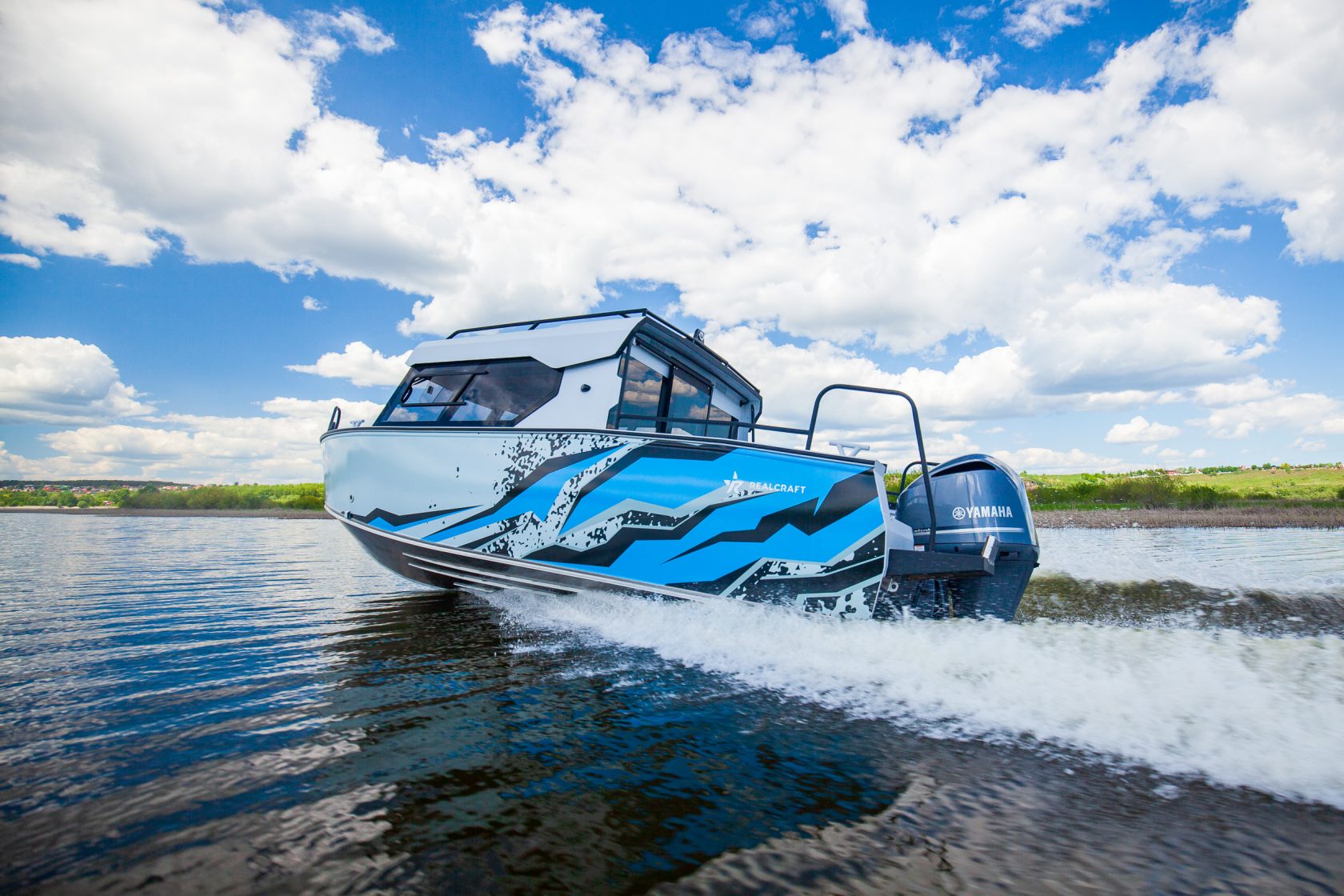 REALCRAFT 700 Cabin