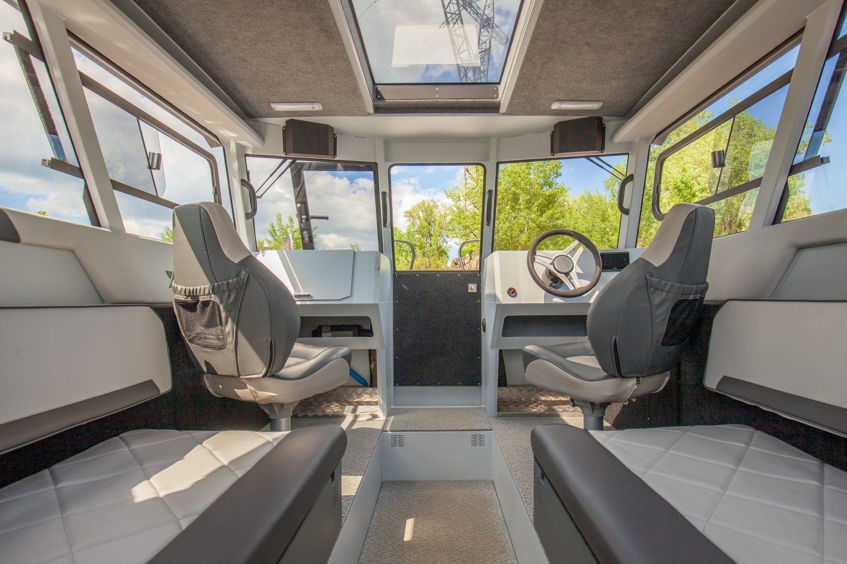 REALCRAFT 700 Cabin